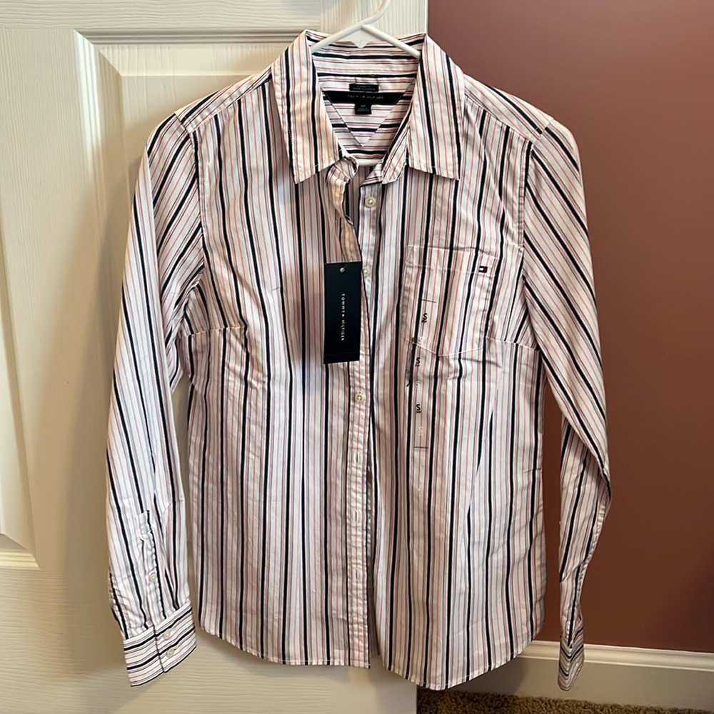 NEW Tommy Hilfiger Classic Fit Button Up Shirt Women’s Size Small White Stripe